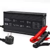 Qoltec LiFePO4 batterijlader 12V 30A met LED-indicatoren en intelligent 3-traps laadproces