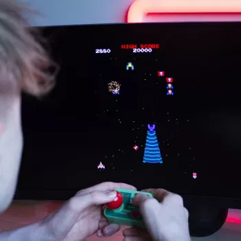 FIZZ CREATIONS retro arcade Galaga plug & play draadloze console met 2 controllers