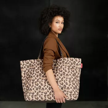 Reisenthel Shopper XL Leo Macchiato – grote boodschappentas van gerecycled PET met luipaardprint, 35 L