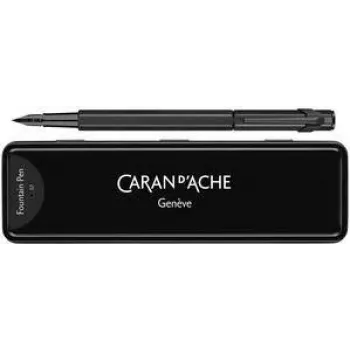 Caran d'Ache 849 Black Code vulpen, middelste pen, matzwart 840.496