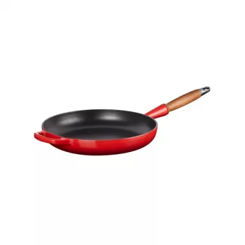 LE CREUSET gietijzeren koekenpan met houten handgreep 28 cm rood