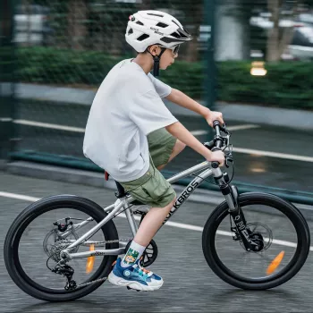 Rockbros LK-67 jeugdfietshelm met afneembaar vizier, 54-58 cm, wit